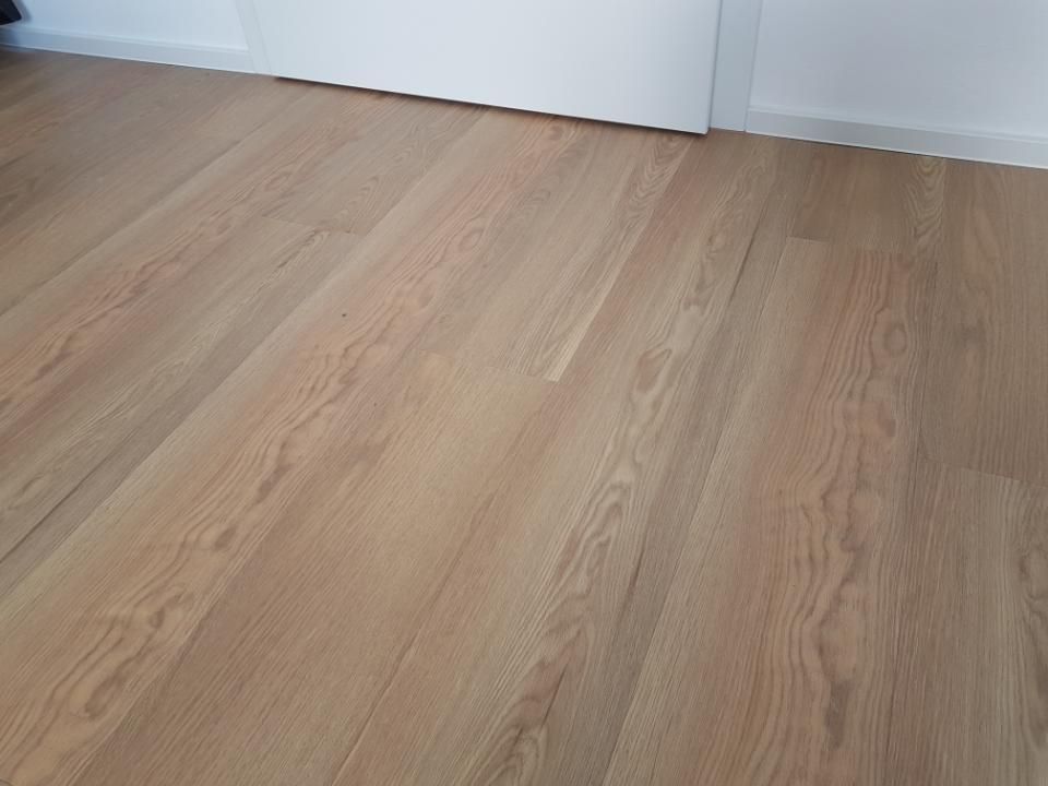 Malerbetrieb Blum GmbH & Co. KG, Bodenbelag in Holzoptik