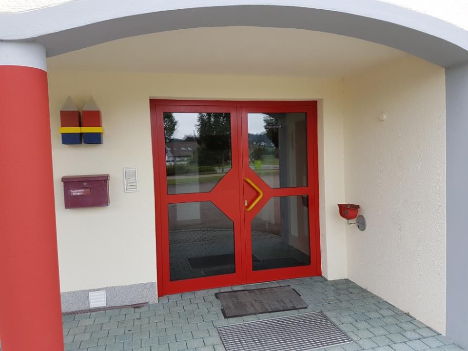 Malerbetrieb Blum GmbH & Co. KG, rot lackierte Haustür