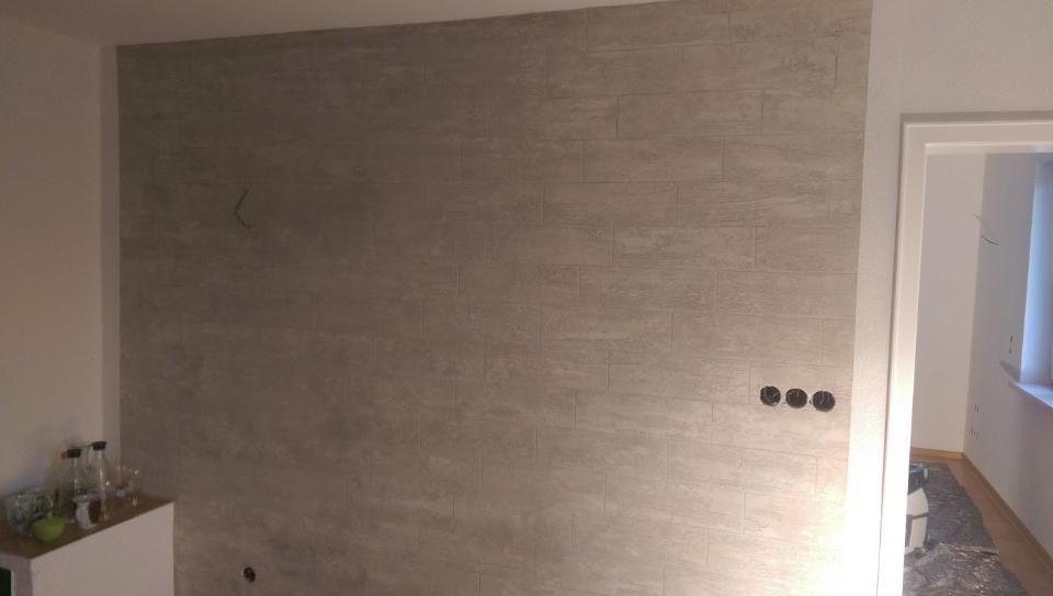 Malerbetrieb Blum GmbH & Co. KG, mit Sondertechnik behandelte graubraune Wand