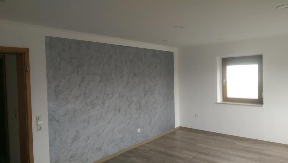 Malerbetrieb Blum GmbH & Co. KG, mit Sondertechnik behandelte raue Wand