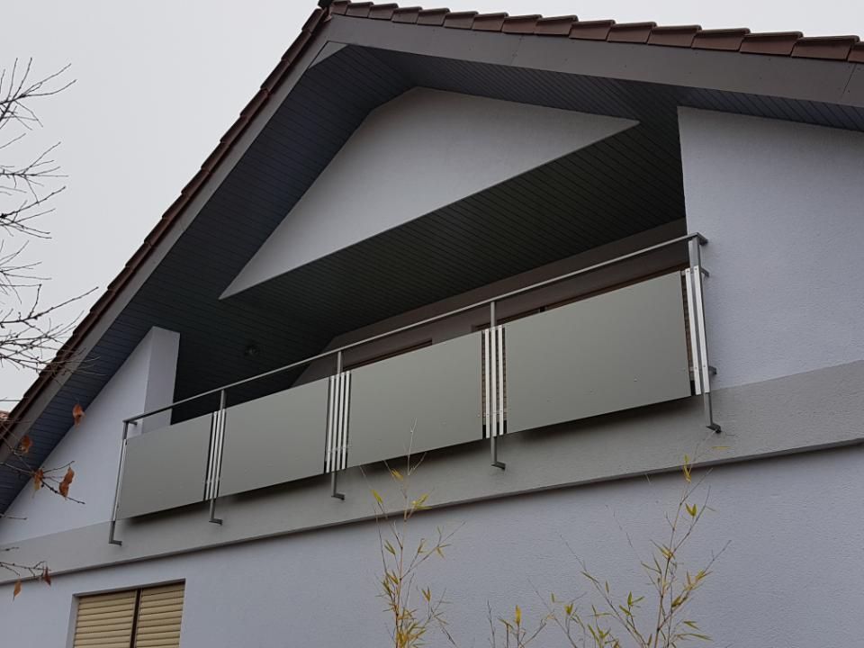 Malerbetrieb Blum GmbH & Co. KG, Balkon-Brüstungsplatten Beispiel