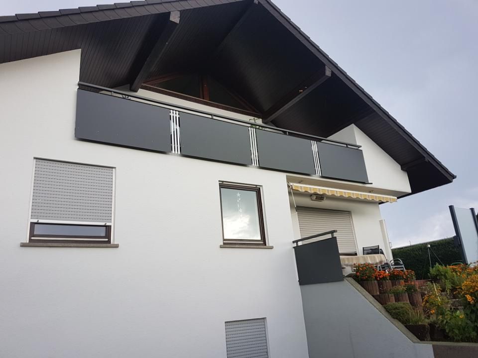 Malerbetrieb Blum GmbH & Co. KG, Balkon-Brüstungsplatten Beispiel