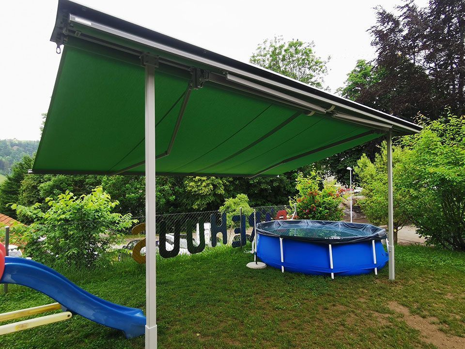 Garten mit Spielzeug