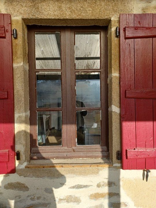 Fenêtre en bois avant travaux