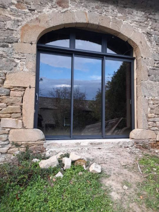 Baie vitrée gris antique