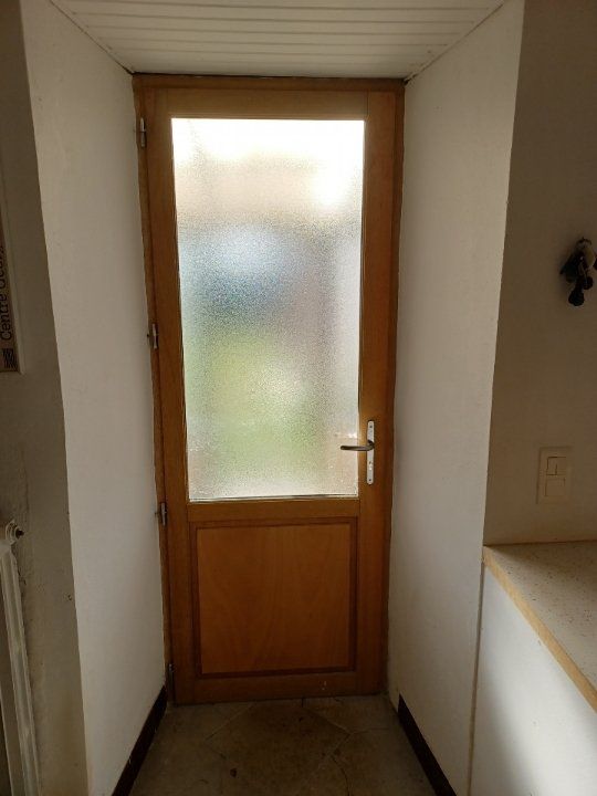 Porte d'entrée vitrée en bois