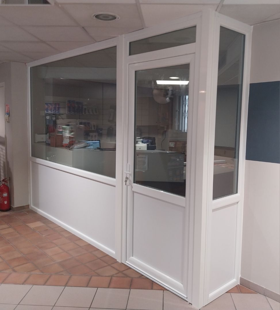 Cloison et porte de bureau