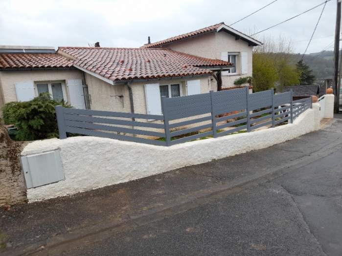 Clôture gris platine