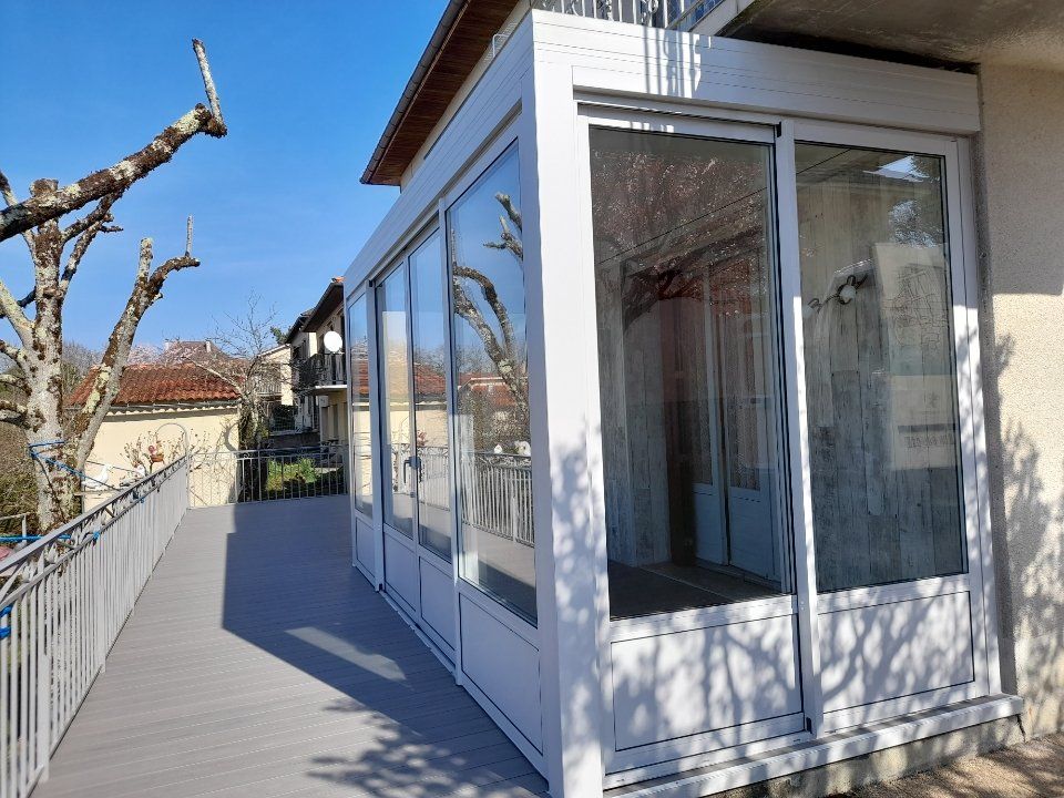 Pergola vitrée blanche