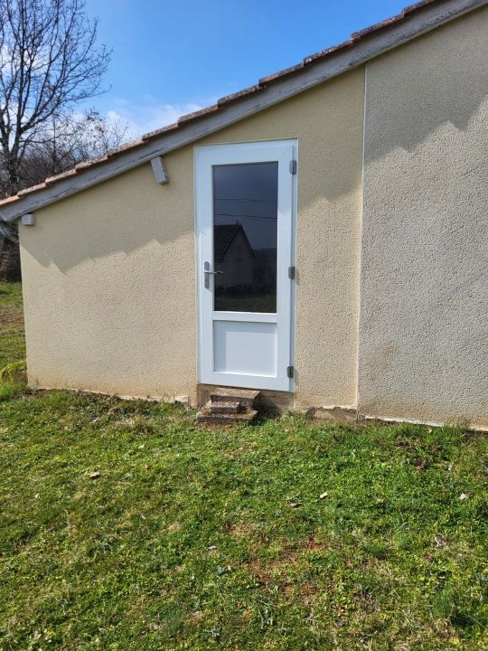 Porte blanche en PVC