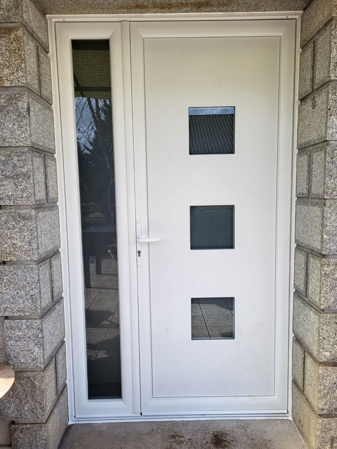 Porte d'entrée blanche