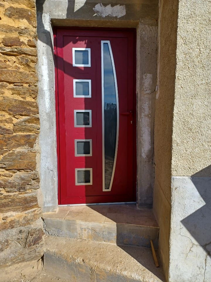 Porte d'entrée en aluminium rouge