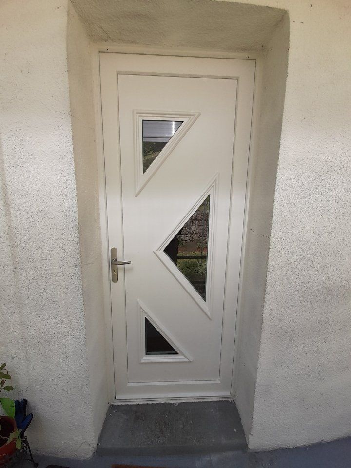 Porte d'entrée blanche