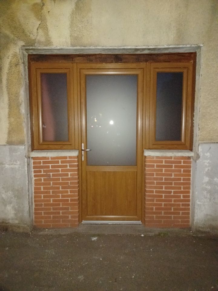 Porte en bois avec vitres