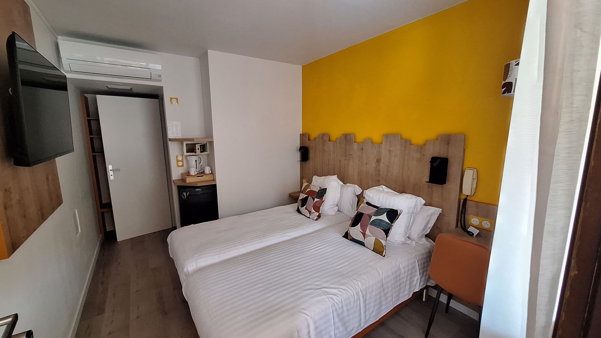 Chambre d'hôtel repeinte