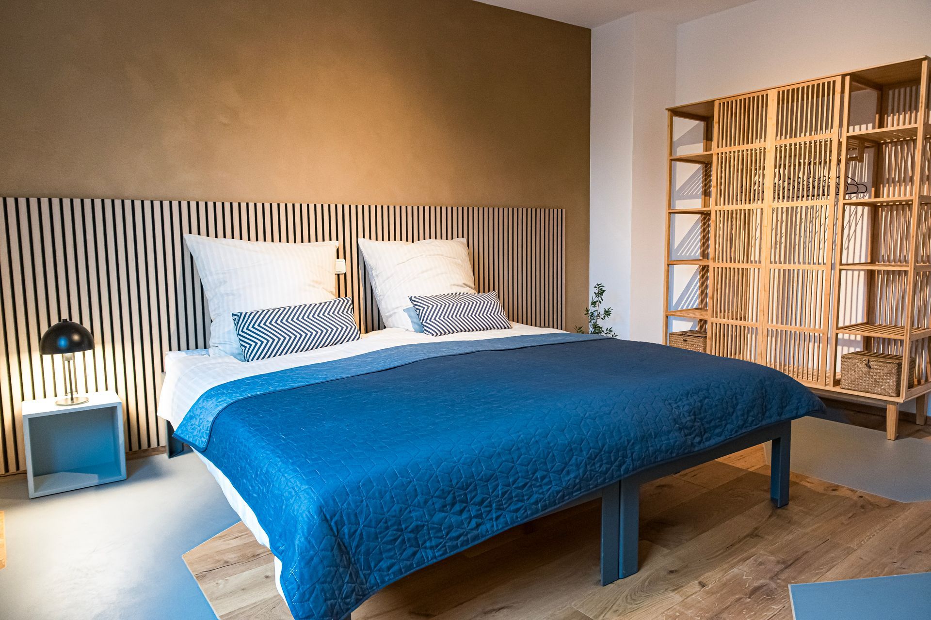 Ihre Auszeit in der Eifel
Hochwertige Apartments für Ruhe, Komfort und bewusste Zeit.