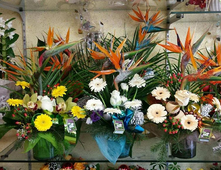 Compositions florales réalisées par Fleurs Village