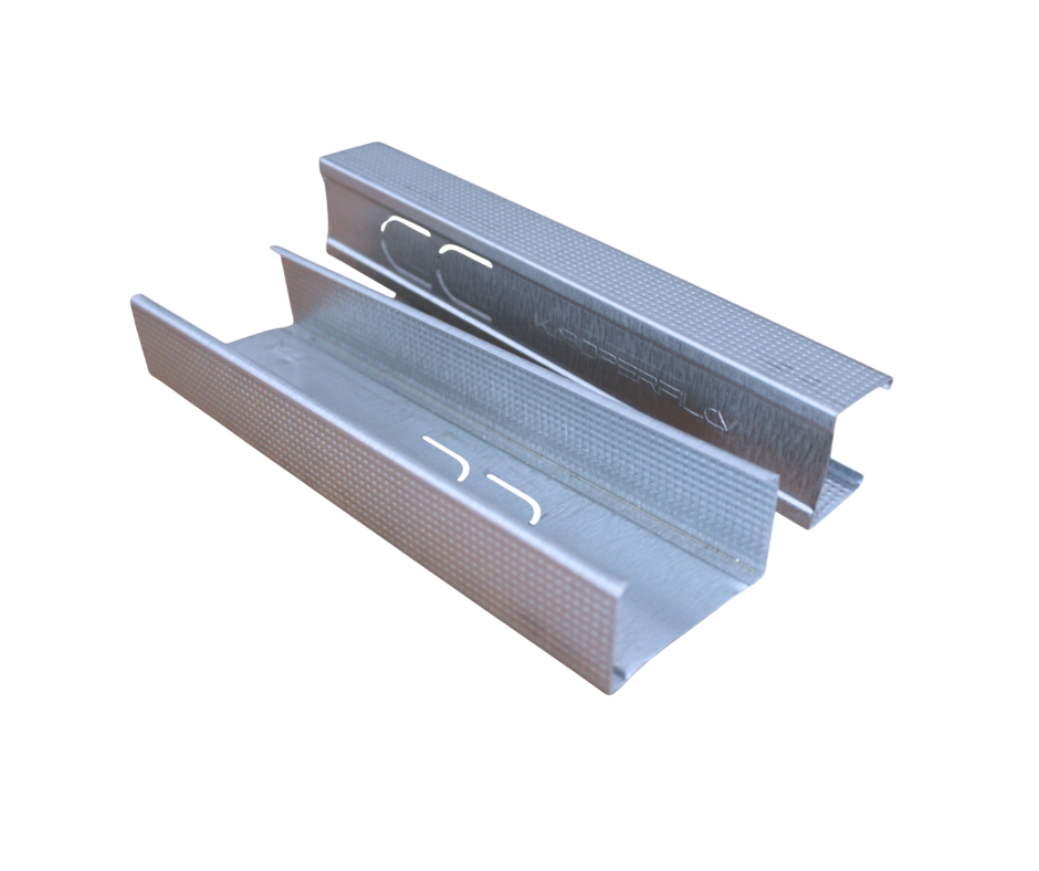 Dois pinos de aço galvanizado em forma de C, utilizados na construção civil. Superfície perfurada com furos pré-cortados.