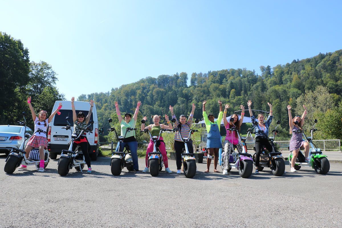 Personen auf Mopeds, Swiss Erlebnistouren GmbH