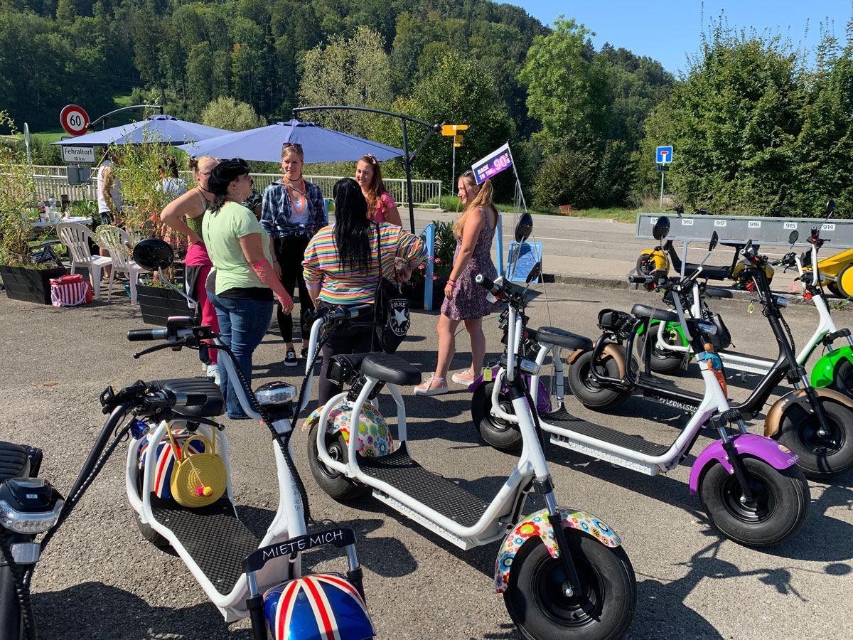 Personen auf Mopeds, Swiss Erlebnistouren GmbH