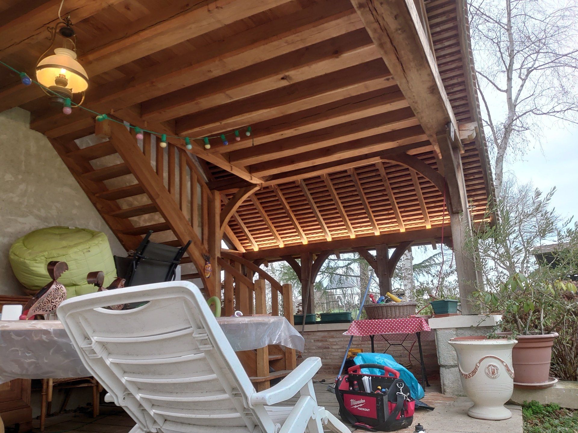 Éclairage sous avant-toit