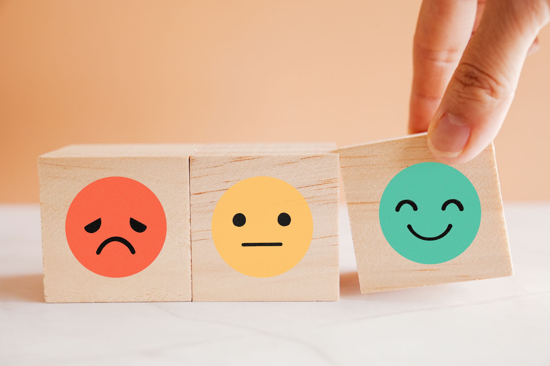 Bloc en bois avec smileys