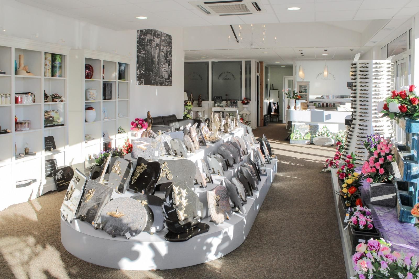 Des dizaines d’articles funéraires