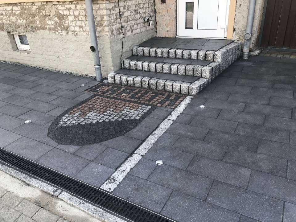Treppe vor Haustür