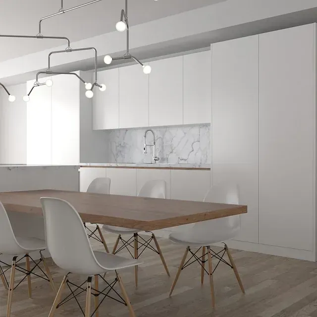 Una cocina con una mesa de madera y sillas blancas.