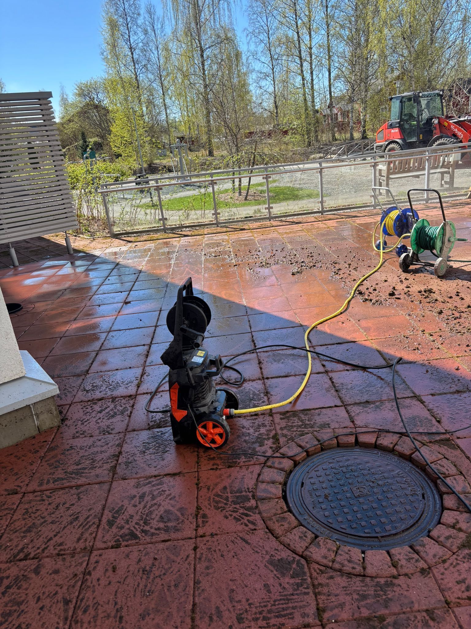 Kiinteistöhuoltopalvelut Hämeenlinnassa tekee Huoltopalvelu Nyqvist Oy.