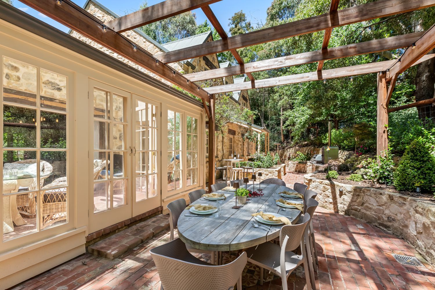 Frogwell Hollow, Adelaide Hills, luxury accommodation, idyllic outdoor spaces.