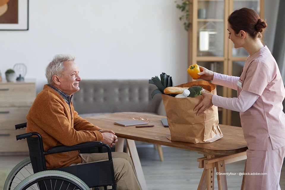 Altenpflegerin und Senior