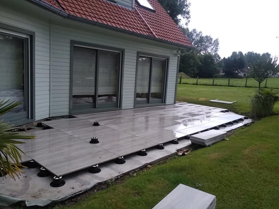 Terrasse en carrelage flottant