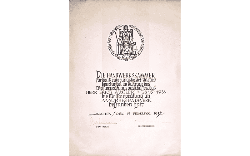 Eine Buchseite mit einem kreisförmigen Bild von Jesus darauf.