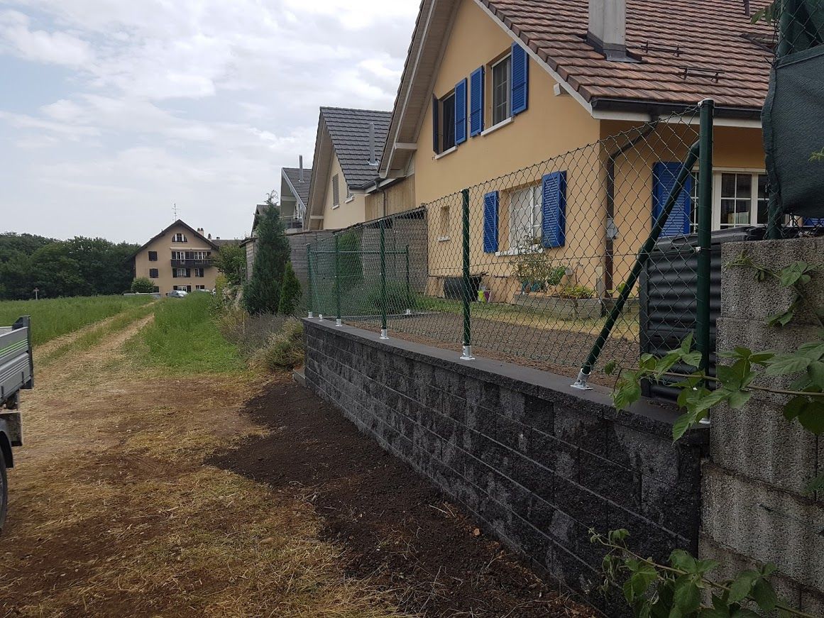 Construction de mur et pose de clôture - LMpaysage