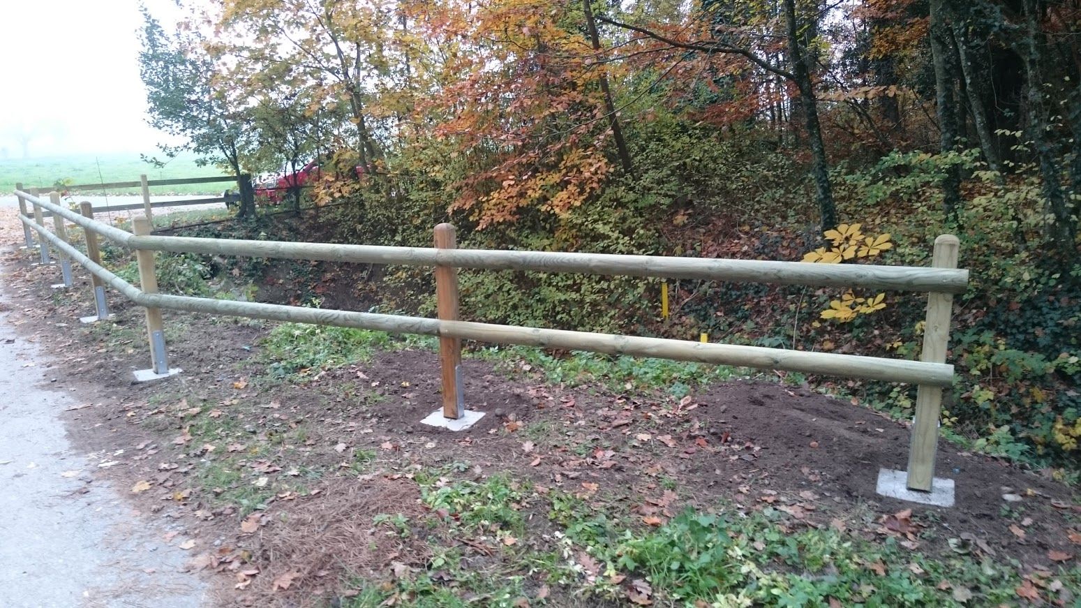 Pose de barrière en bois - LMpaysage