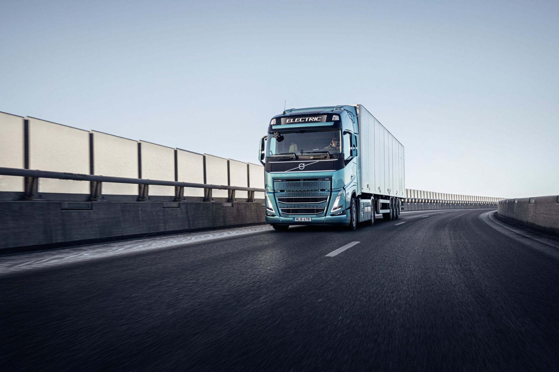 LKW fährt