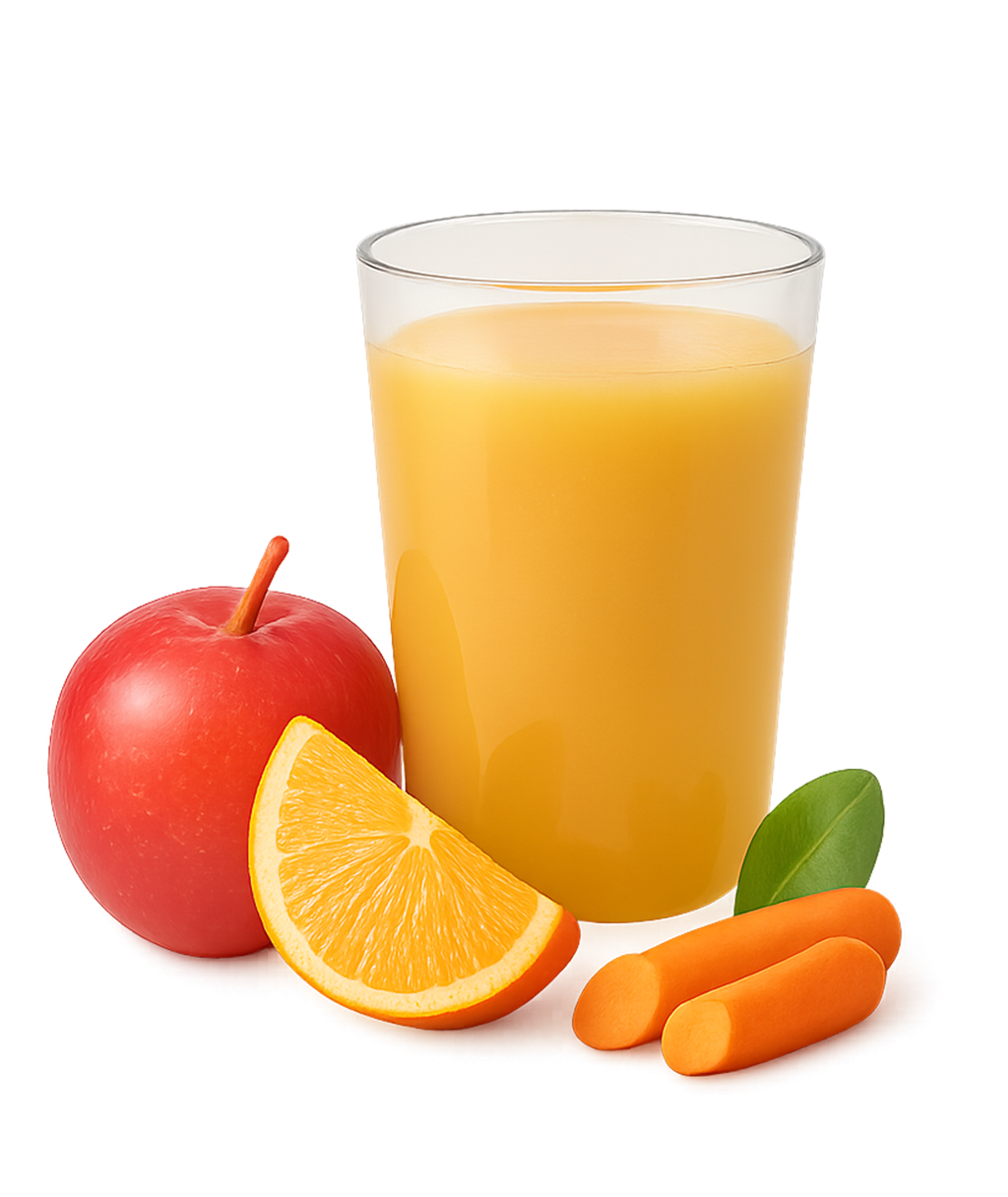 Ein Glas Orangensaft neben einem Apfel und Karotten.