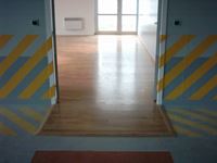 Parquet et grande porte