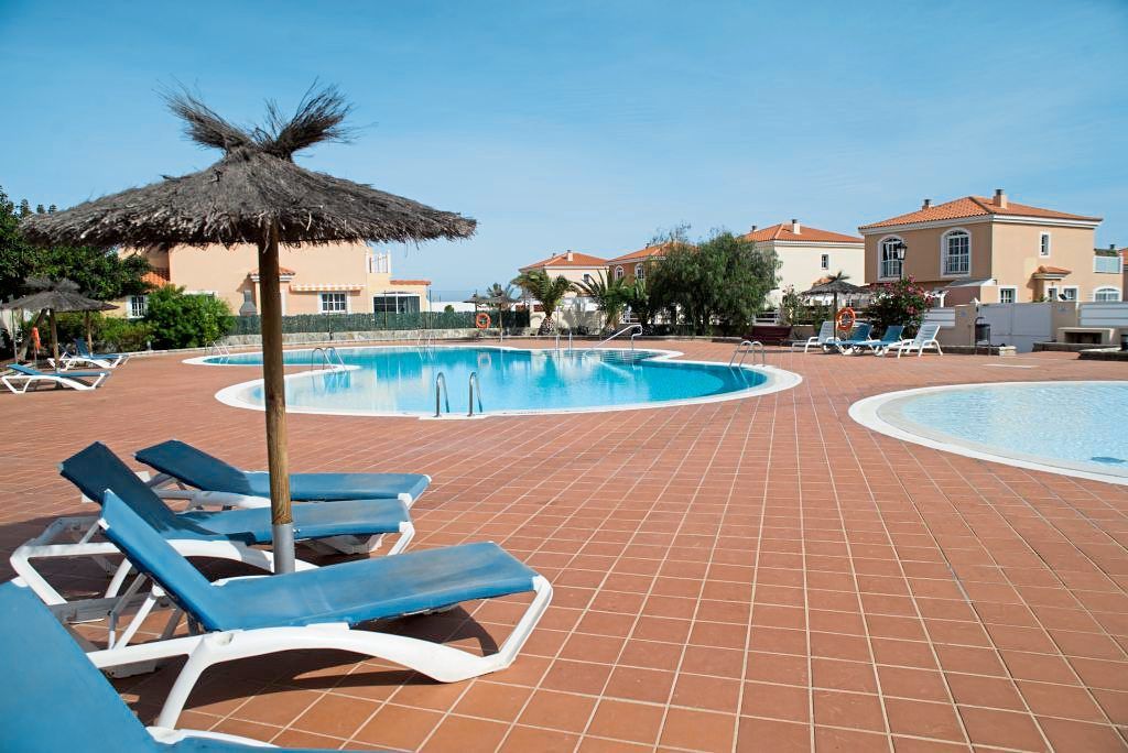 Ferienwohnung Pool mit Liegen