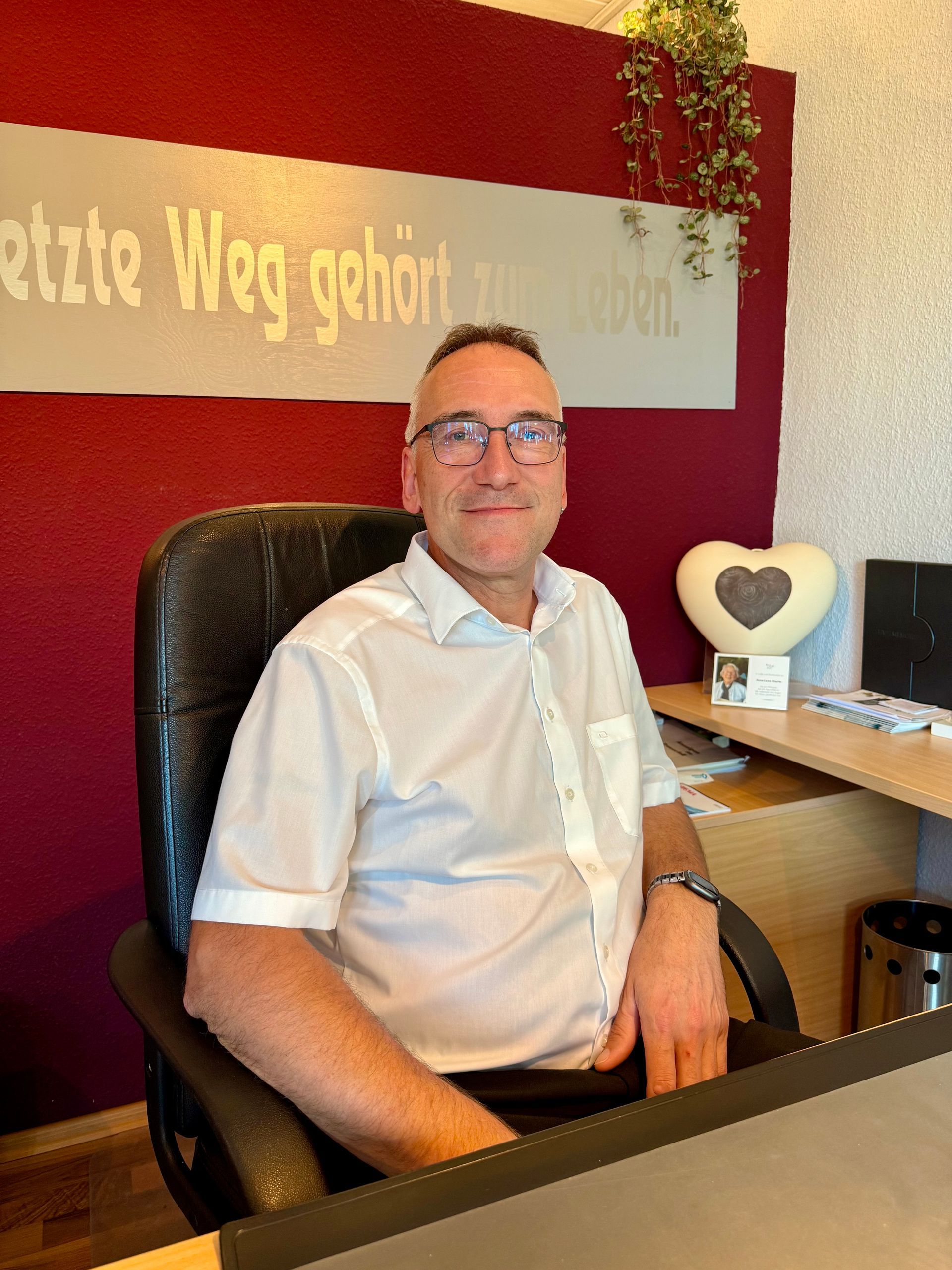 Bild von Armin Fuchs am Arbeitsplatz