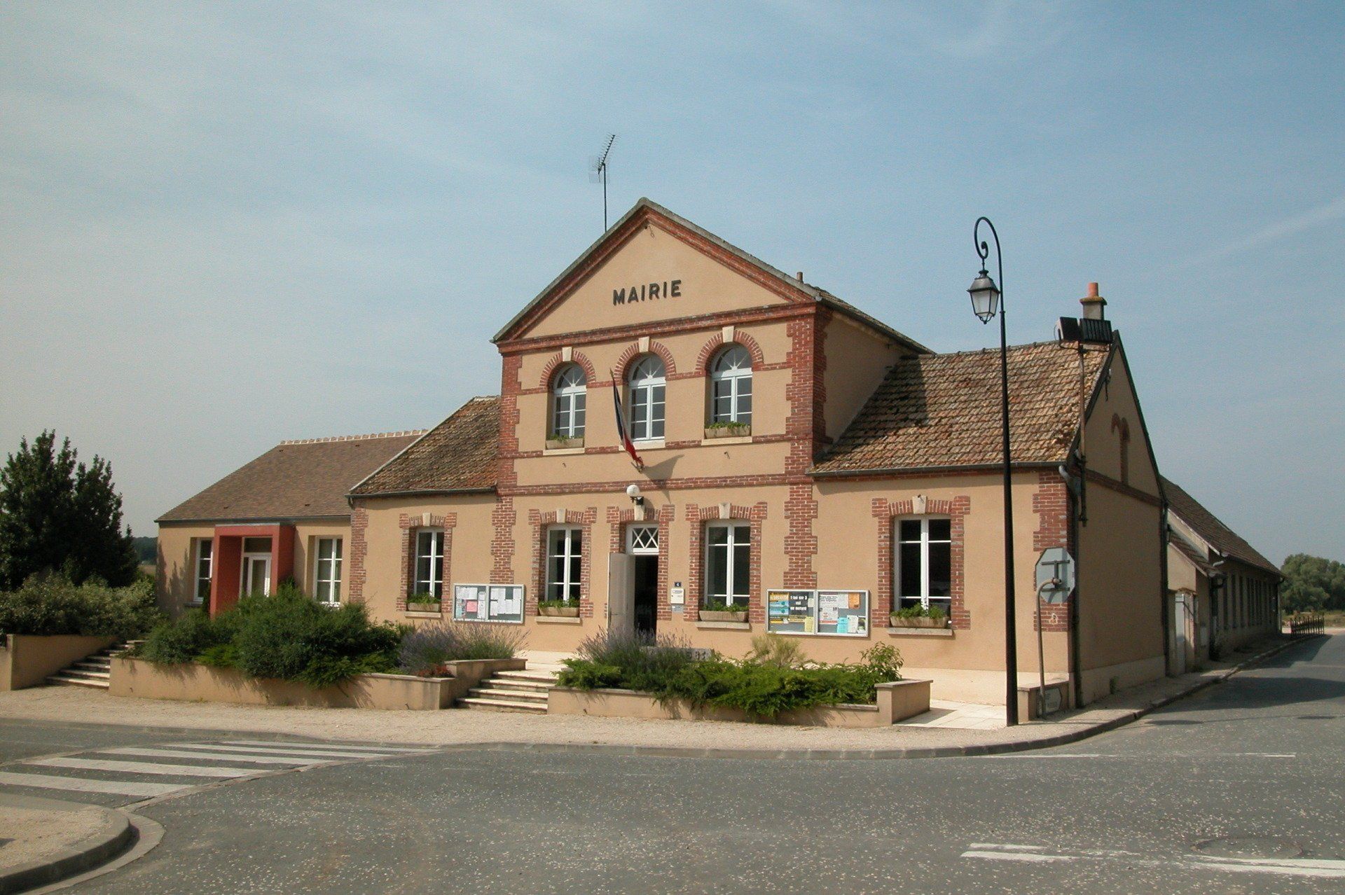 Maison à moitié vraie et à moitié dessinée
