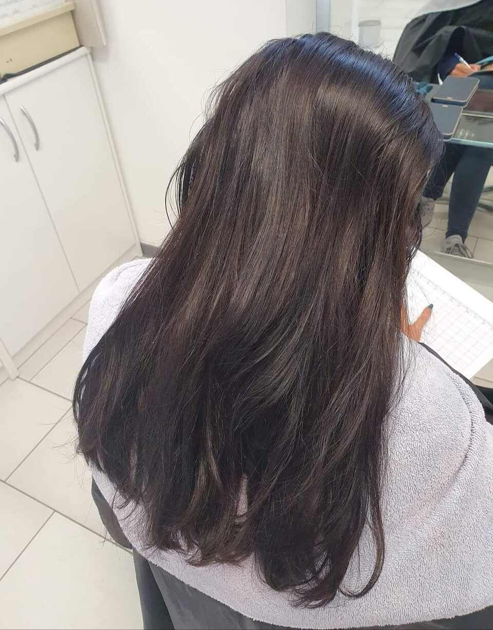 Damenfrisur von Coiffeur Laura Adamo