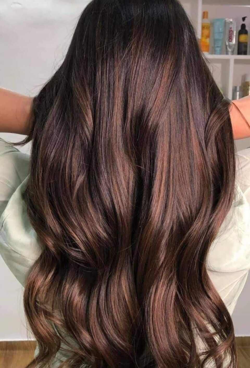 Damenfrisur von Coiffeur Laura Adamo