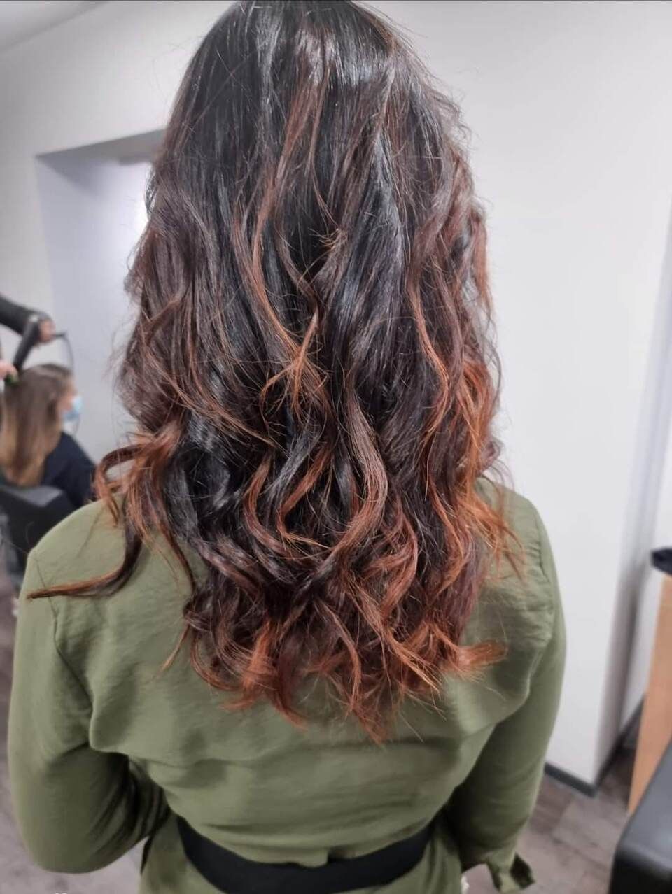 Damenfrisur von Coiffeur Laura Adamo