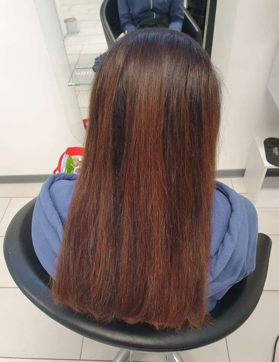 Damenfrisur von Coiffeur Laura Adamo