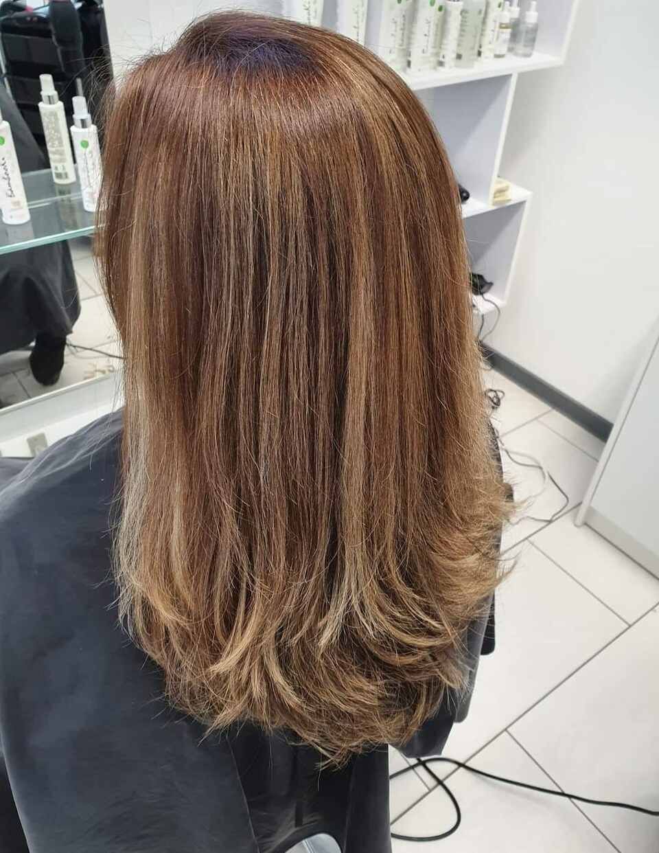 Damenfrisur von Coiffeur Laura Adamo