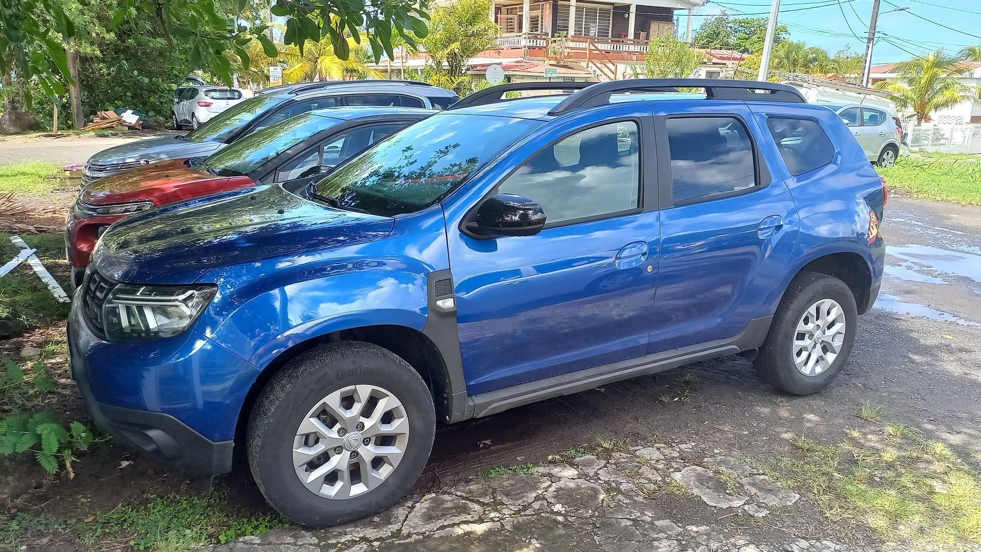 Les véhicules SUV de l'entreprise Tropic's Alizés