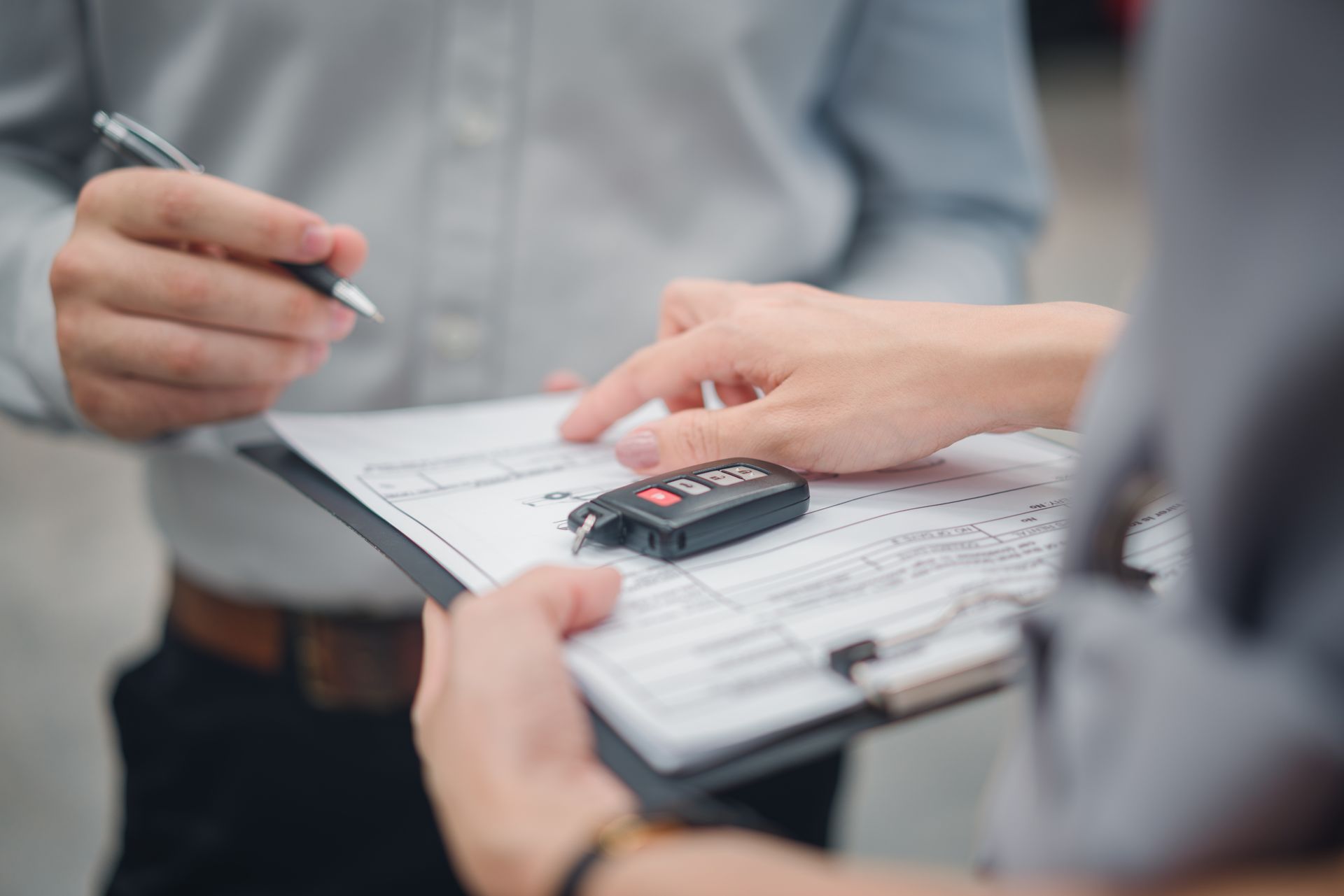 Client qui signe un contrat