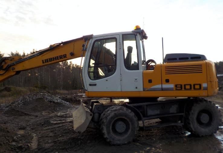Liebherr A 900 C